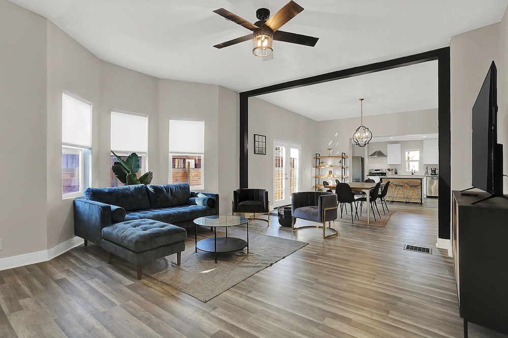 Beautiful 3500 SqFt Villa in Fountain Sq — 4-Star Luxury Hotel in Indianapolis, United States