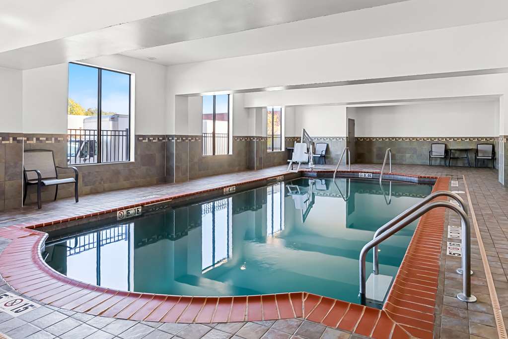 Best Western St. Louis Airport North Hotel & Suites - photo 38