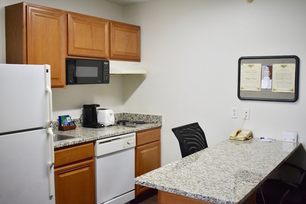 MainStay Suites Cedar Rapids North Marion - photo 35