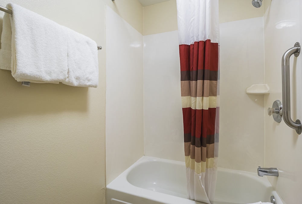 Red Roof Inn PLUS Phoenix West - photo 28