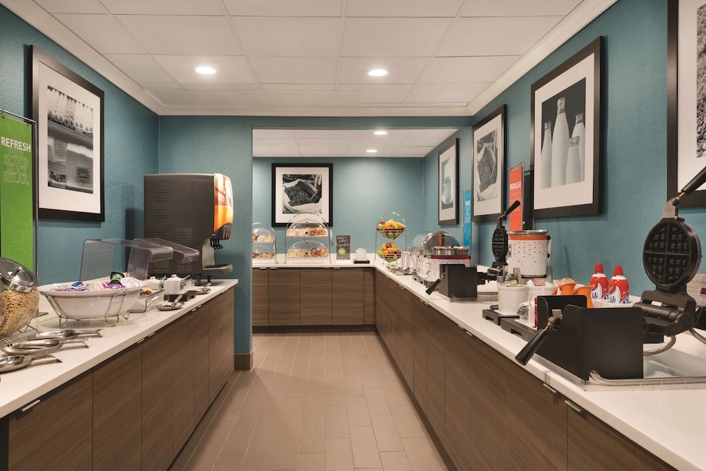 Hampton Inn Atlanta Buckhead - photo 18