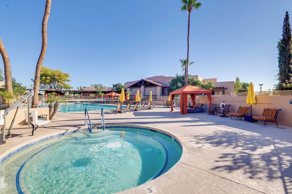 5 Mi to Surprise Stadium: Arizona Snowbird Getaway — hotel in Surprise