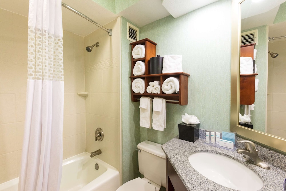 Hampton Inn Daytona Speedway - photo 36