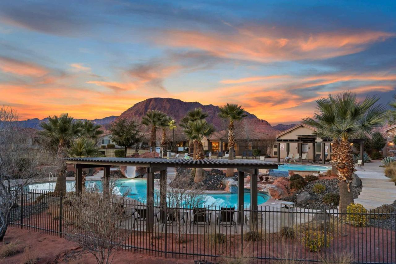 33 Poolside Retreat In St George With 3 Deck Views — Santa Clara