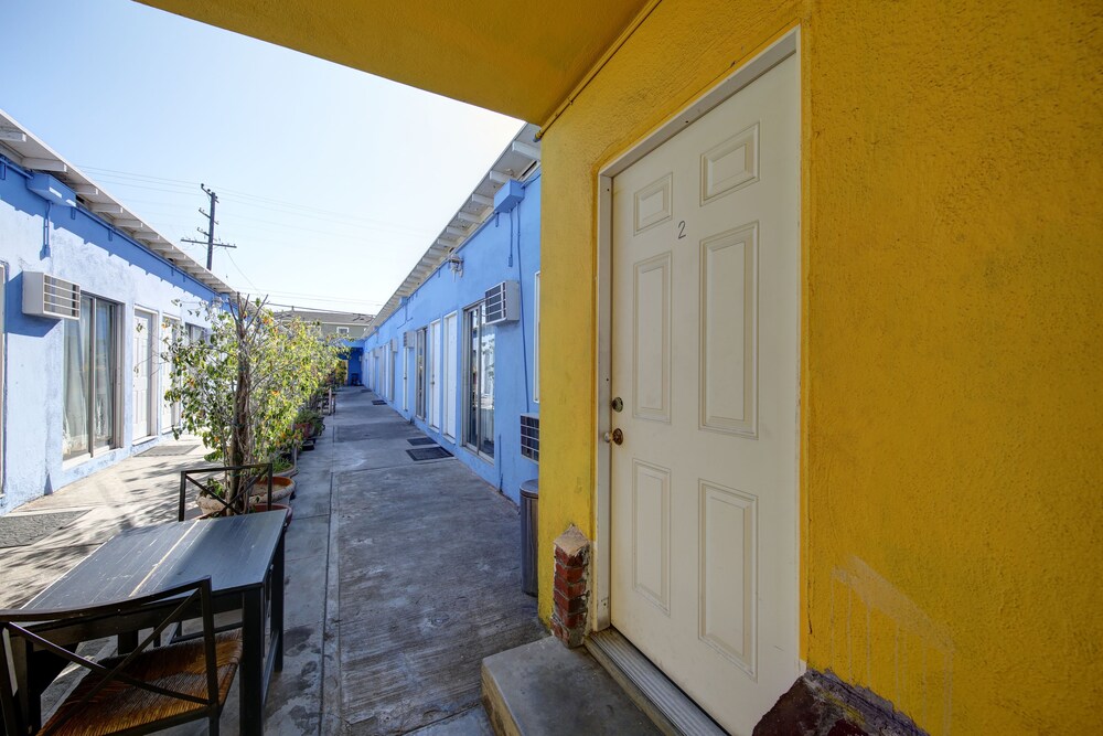Pavilions Motel - photo 40