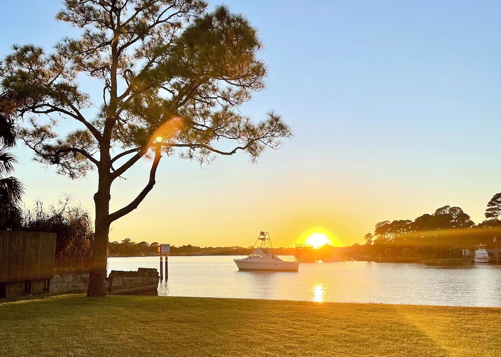 Bayou 565 Panhandle Paradise Free Activities Included — 4-Star Luxury Hotel in Fort Walton Beach, United States