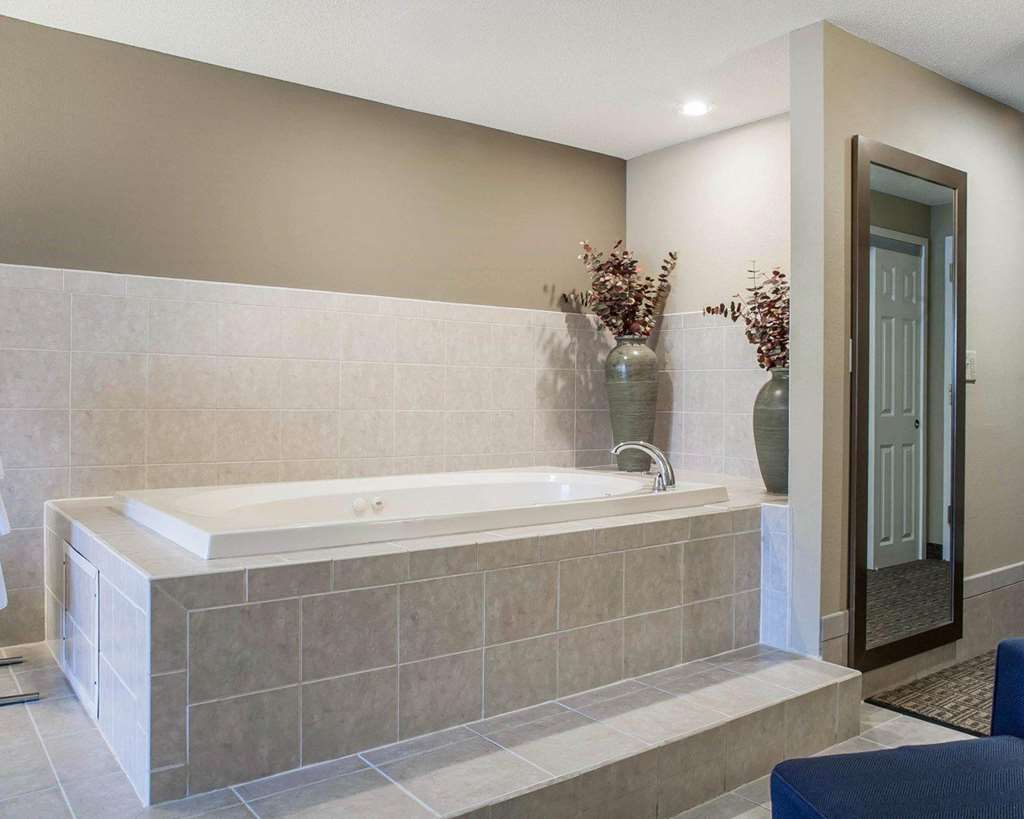 Comfort Inn & Suites Sturbridge Brimfield - photo 27