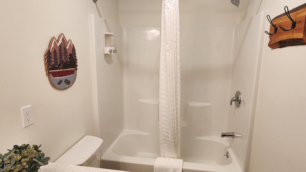 Beargrass Lodging and RV Resort - photo 104