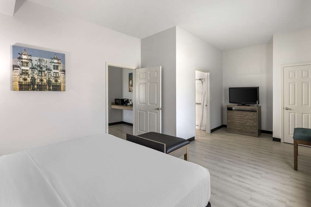 Best Western Plus MidAmerica Hotel - photo 11