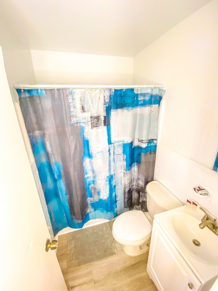 Uptown Inn & Suites - photo 30