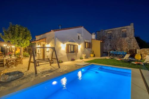 Traditional Cretan Villa George Private Pool — 4-Star Luxury Hotel in Souda, Greece