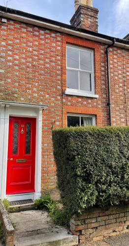 Cosy 2 bedroom Victorian cottage Newport Isle of Wight — 4-Star Luxury Hotel in Newport, United Kingdom