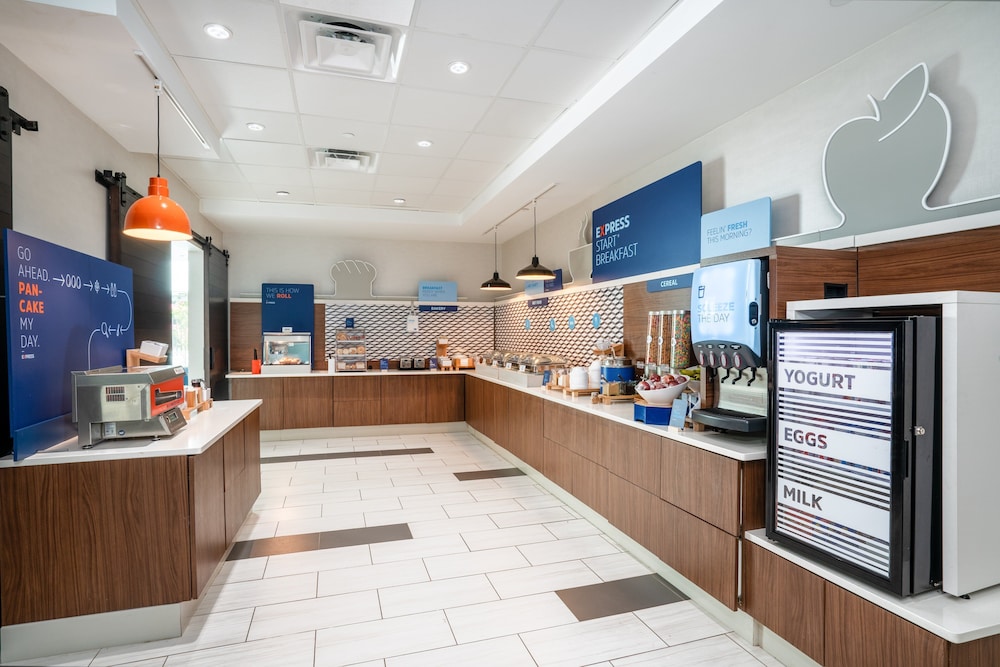 Holiday Inn Express & Suites Atlanta Airport NE Hapeville by IHG - photo 21