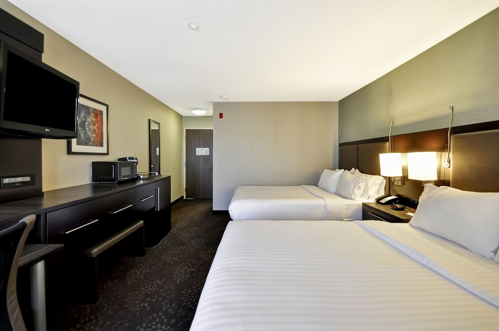 Holiday Inn Express Romulus Detroit Airport - photo 16