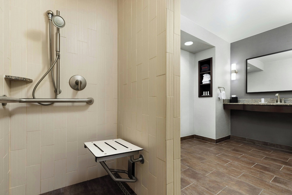 Courtyard by Marriott Los Angeles Woodland Hills - photo 19