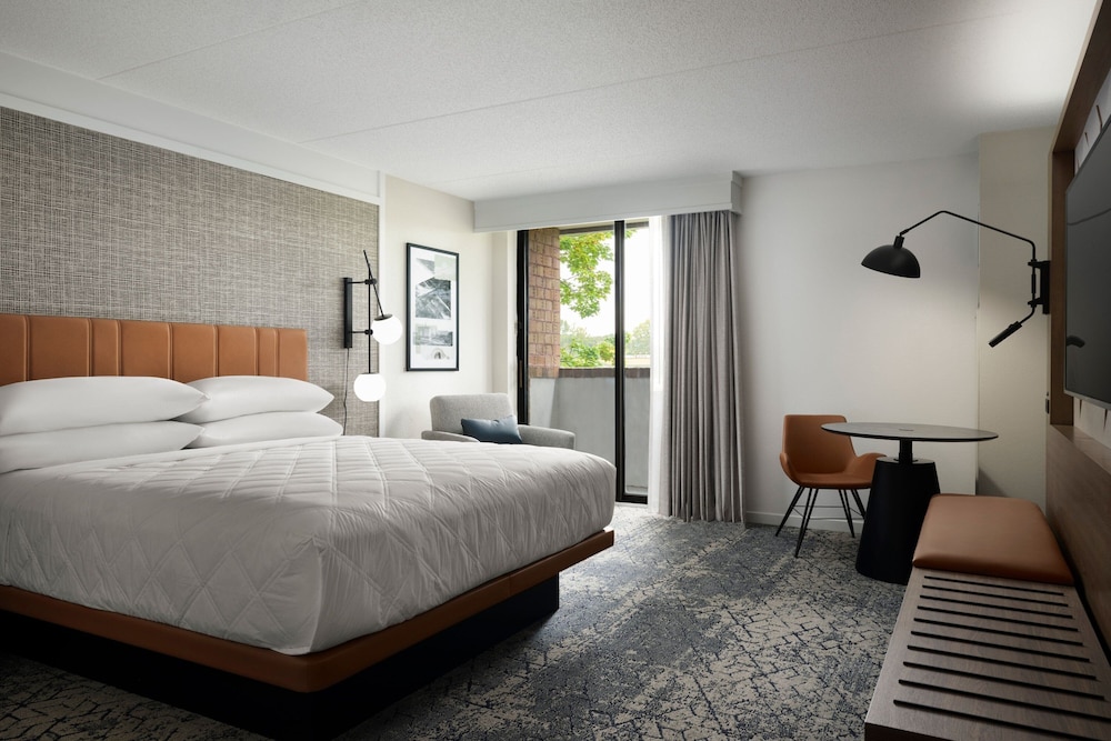 Sheraton Grand Rapids Airport Hotel - photo 5