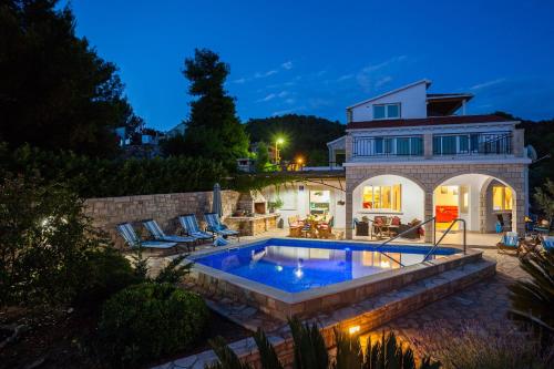 Seaside family friendly house with a swimming pool Grscica Korcula 23487 — 4-Star Luxury Hotel in Blato, Croatia