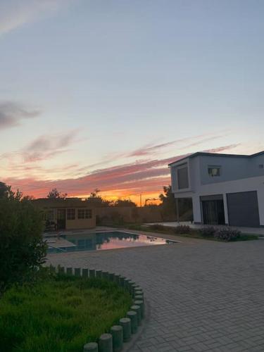 Magnifique villa avec piscine pour familles — 4-Star Luxury Hotel in Kenitra, Morocco