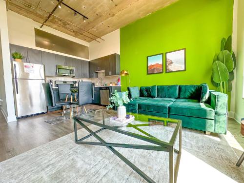 Central 2BR South Loop Location with Optional Parking & Gym Access Near McCormick Place Shedd Aquarium & Navy Pier — 4-Star Luxury Hotel in Chicago, United States