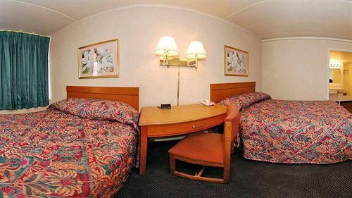 Rodeway Inn Woodbridge - photo 4