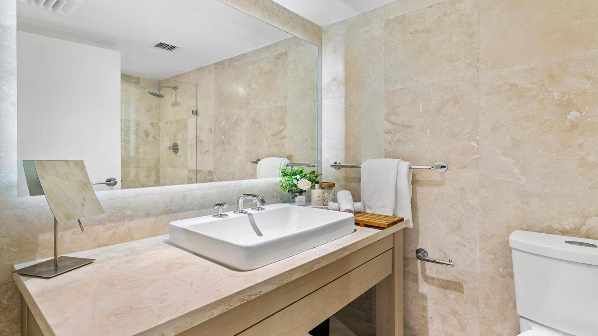 Luxurious Private Condo at 1 Hotel & Homes 945 - photo 15