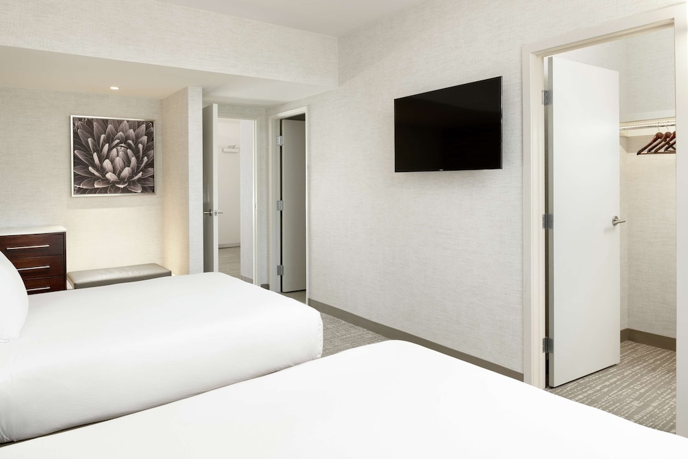 DoubleTree Suites by Hilton Phoenix - photo 11