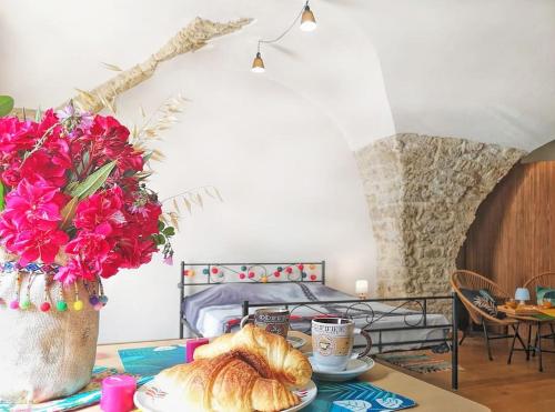 Pour Les Amoureux Des Vieilles Pierres in Poussan, France