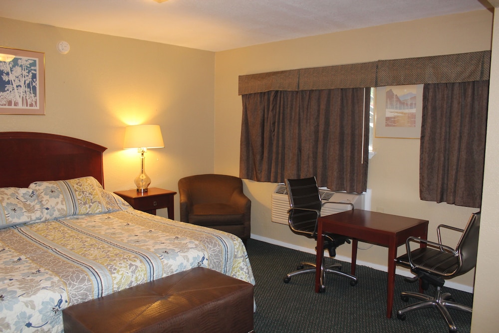 Ranch House Inn and Suites - photo 3