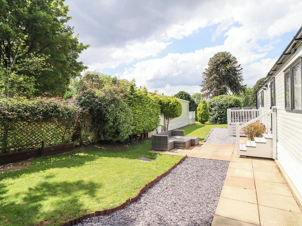 Woodlands Lodge — 4-Star Luxury Hotel in Ruthin, United Kingdom