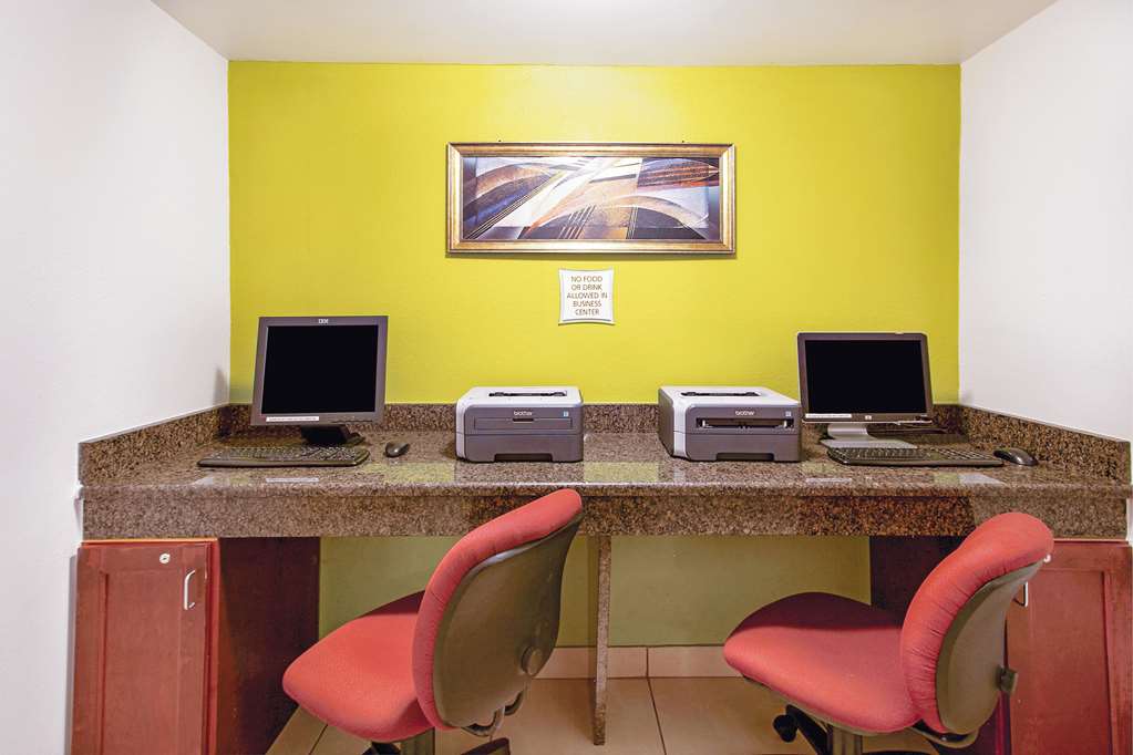 La Quinta Inn by Wyndham Orlando International Drive North - photo 54
