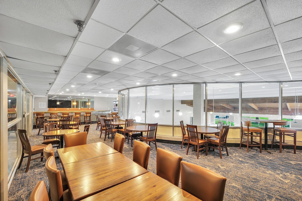 Eastlake Suites Hotel & Conference Center By OYO Urbana - photo 119
