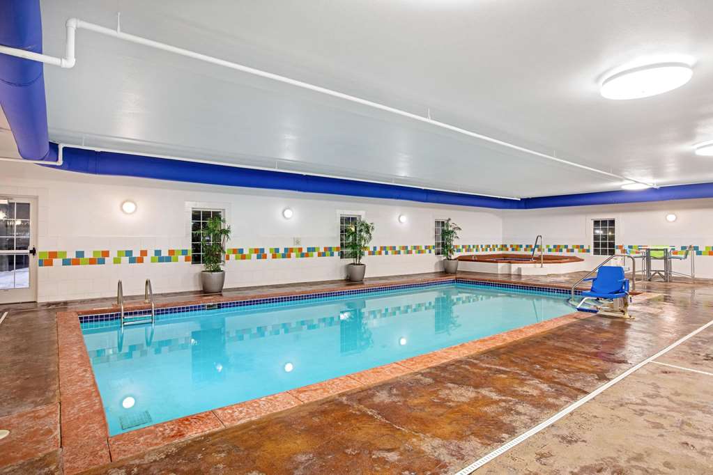 La Quinta Inn & Suites by Wyndham Grand Forks - photo 13
