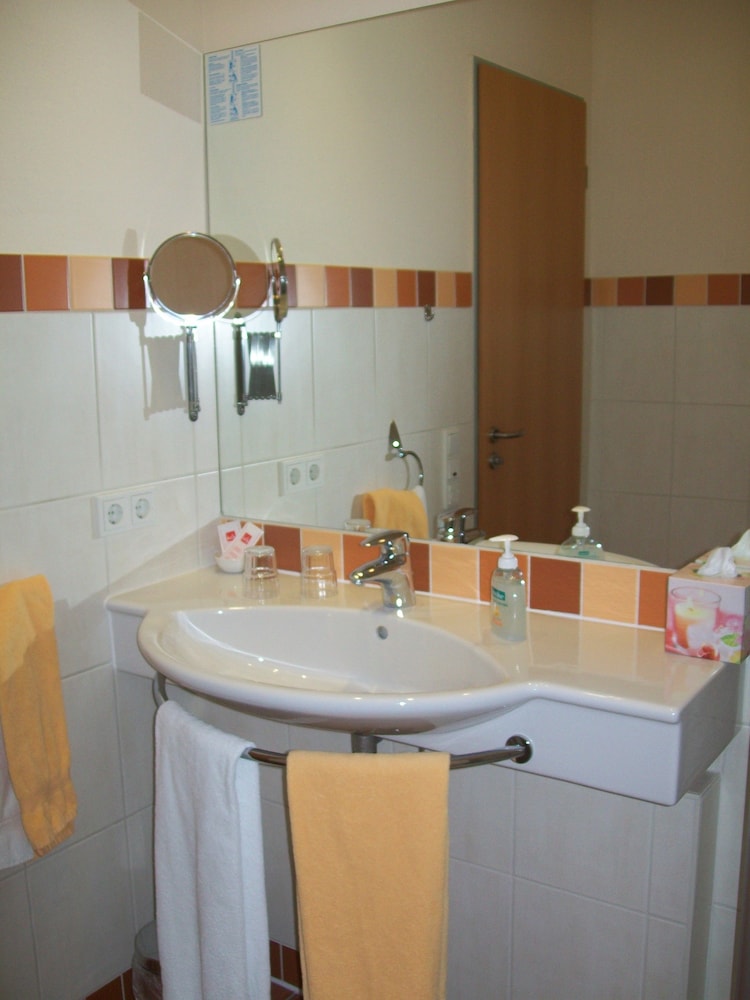 Landhotel Larenzen — Kirchham — photo 4