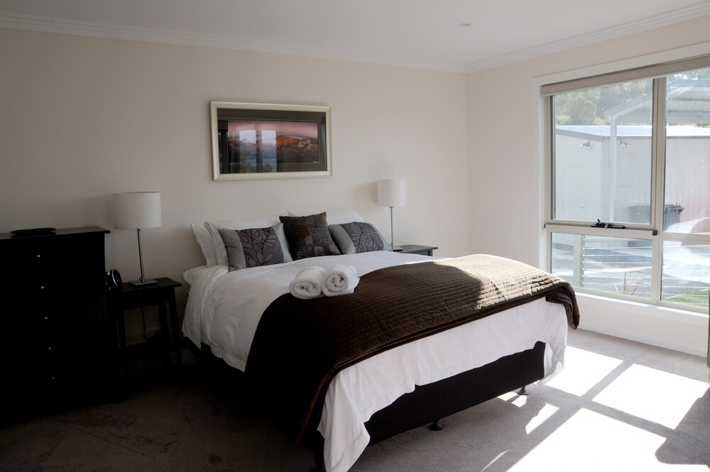 Esperance Landing — 4-Star Luxury Hotel in Cygnet, Australia