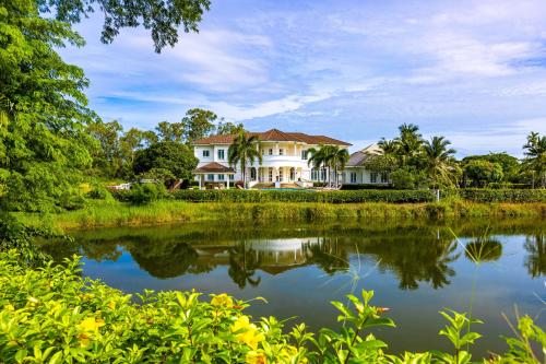 The White House Palm Hills Golf and Country Club — 4-Star Luxury Hotel in Cha-Am, Thailand