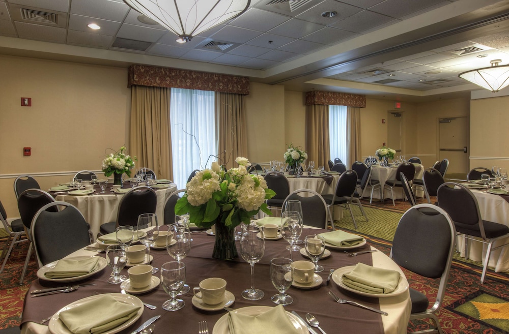 Hilton Garden Inn Norwalk - photo 56