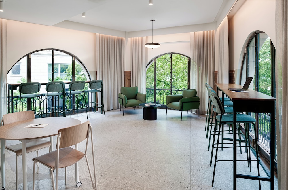 The Flat Iron Hotel - photo 23