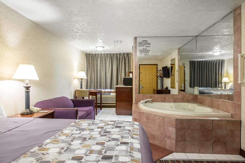 Rodeway Inn & Suites Branford Guilford - photo 8