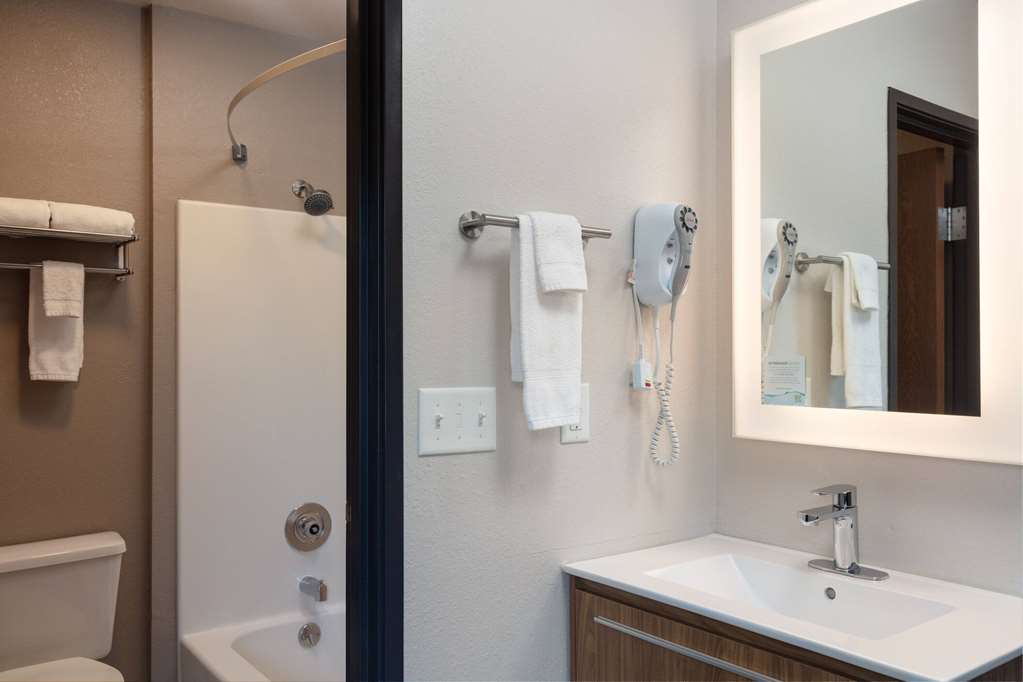 Super 8 by Wyndham St. Regis - photo 22