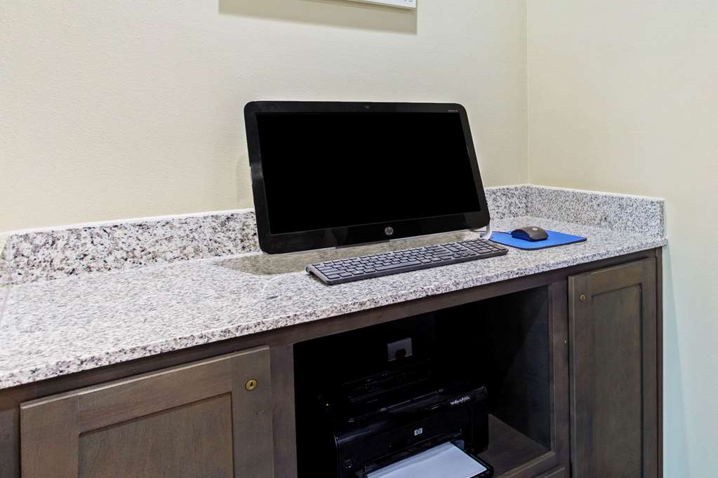 La Quinta Inn & Suites by Wyndham Paducah - photo 47