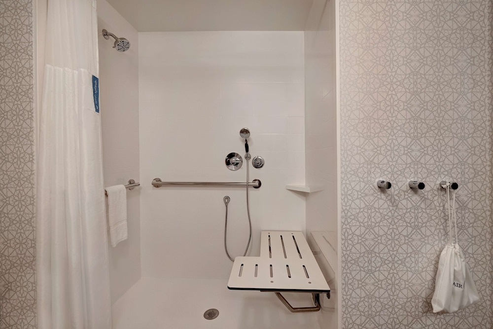 Hampton Inn Crown Point - photo 15