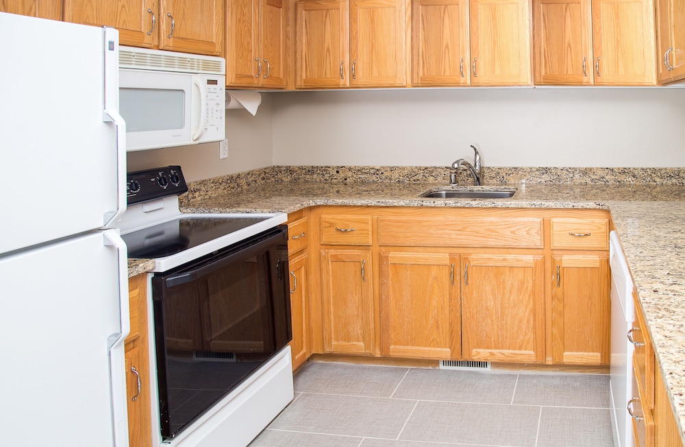 Gray Wolf Inn & Suites - photo 13