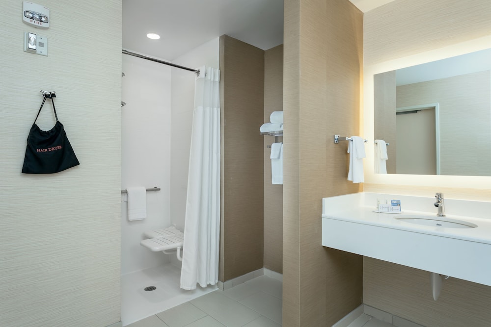 Fairfield Inn & Suites by Marriott Tacoma DuPont - photo 4