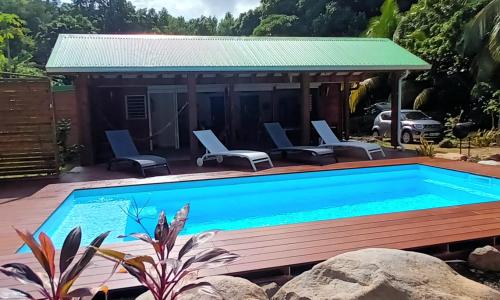 Sous les manguiers in Pointe-Noire, Guadeloupe