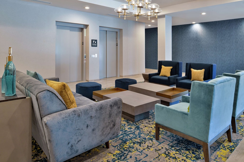 Hampton Inn Cedar Falls Downtown - photo 2