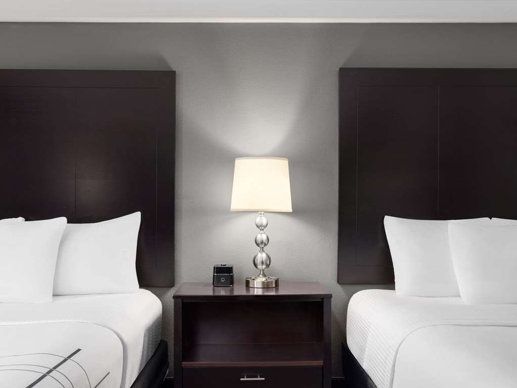 La Quinta Inn & Suites by Wyndham Santa Clarita Valencia - photo 15