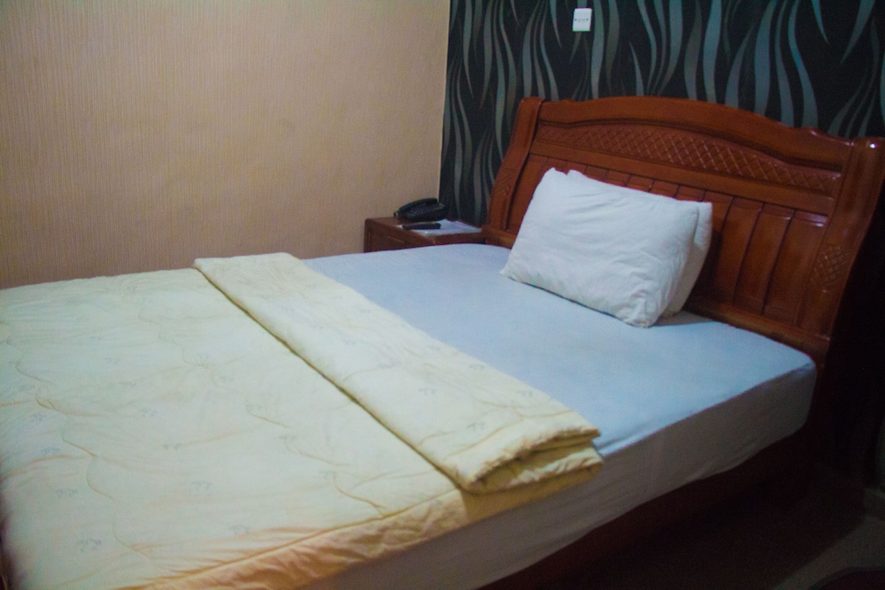 Owee’s Place — Lagos — photo 4