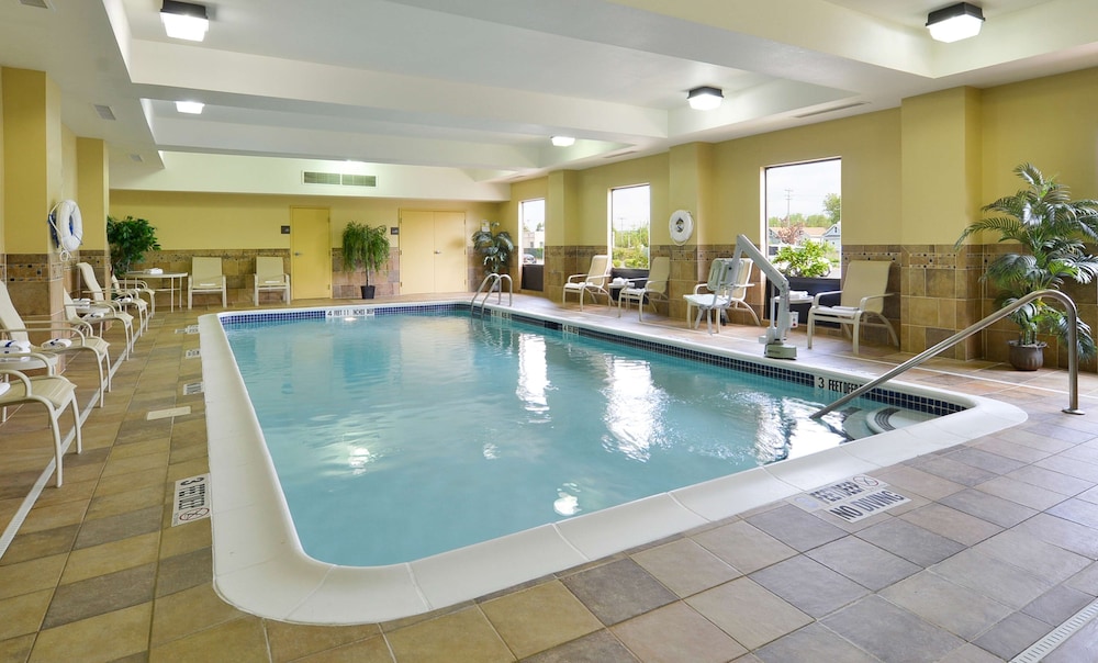 Hampton Inn Utica - photo 20