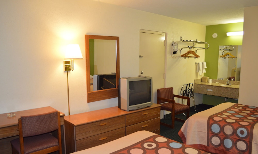 Super 8 by Wyndham Tifton - photo 15
