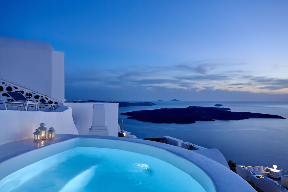 Nautilus — 4-Star Luxury Hotel in Fira, Greece